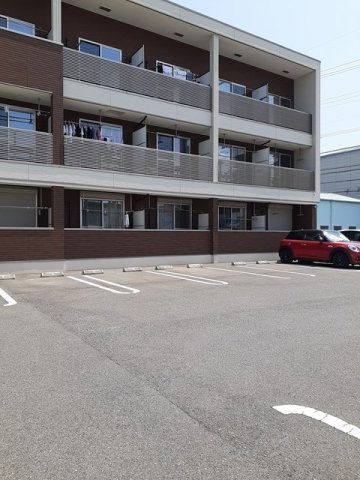 カーサモデルノの駐車場