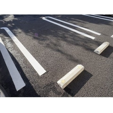 クレール和泉の駐車場