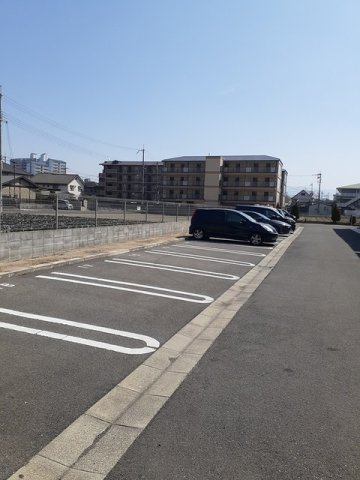 メゾン・ドゥ・ジェルメＢの駐車場