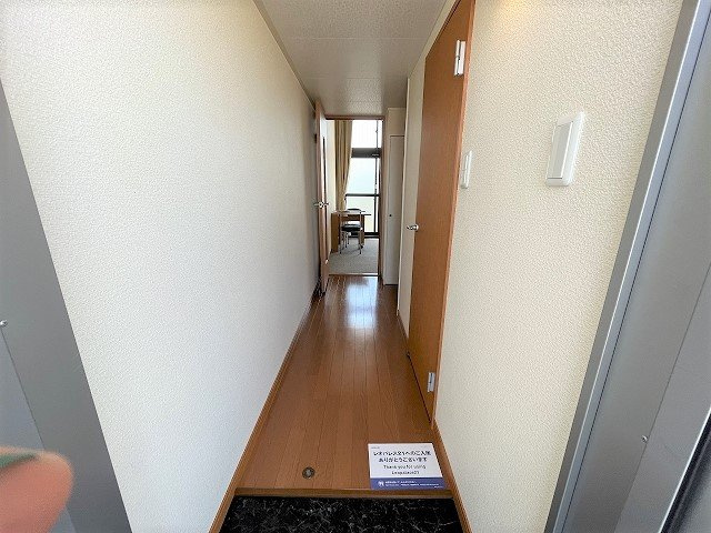 レオパレスルークの玄関