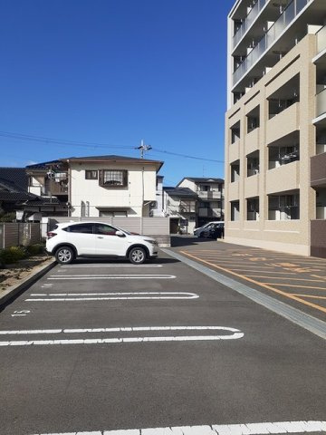 エテルノ　りんくうの駐車場