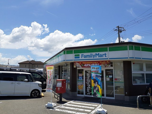 エアリーレジデンスの周辺|ファミリーマート様まで1063m