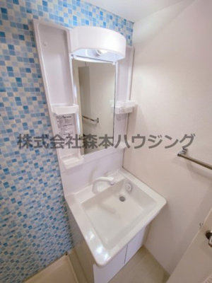 【独立洗面台】 | 　マンショングランメール | 独立洗面台、小物を置くことができて便利です