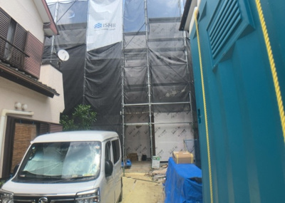 【前面道路含む現地写真】 | 立野台新築戸建 | お持ちの車種によっては前面道路が広い方が便利でしょう。しかし、前面道路が広ければその分交通量が多くなるため、騒音などが気になる場合があります。実際に現地を見学し、周辺交通量や騒音などを確認しましょう！