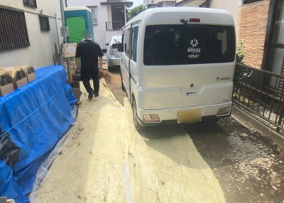【駐車場】 | 立野台新築戸建 | 駐車場と明記されていても、最小スペースでつくられた駐車場だと大型車は駐車できなかったり、出入りしにくくなったりする可能性があります。お車のサイズと購入したい物件の駐車場のサイズを現地で確認しましょう。