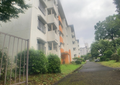 【ダイニング】 | 鳶尾新築戸建 | ダイニングは、食事や家族の団らんスペースとしてだけではなく、ほかの用途としても使用することができます。ダイニングテーブルを置き、食事のためのスペースを作ることでリビングとの差別化を図ることができます。