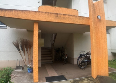 【収納】 | 鳶尾新築戸建 | ウォークインクローゼットがあれば、クローゼット内でコーディネートが完成できますし、季節の変わり目に行う衣替えの手間も省けます。また、スーツケースなど大きいものもしまうことができ使い勝手がよいです。