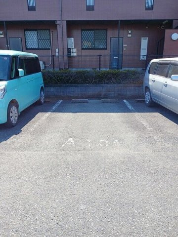 プリオール実丸Ａの駐車場