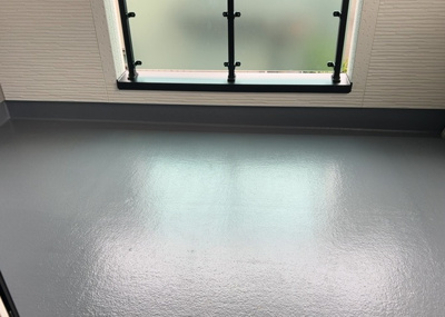 【バルコニー】 | 弥栄新築戸建 | バルコニーは、室外の専用スペースのうち、「屋根がなく開放された空間」であるものを指します。ベランダより広いタイプのものが多く、日当たりもよいため家庭菜園などを楽しみたい人にとって適した環境となります。