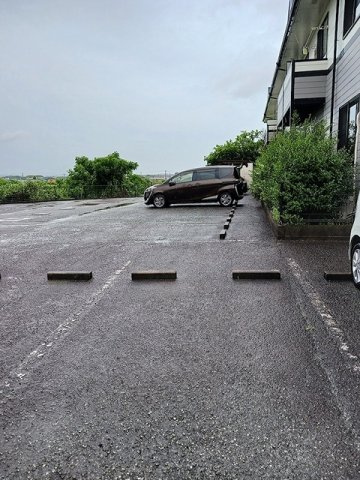 ハイツ十蓮寺Ａ棟の駐車場