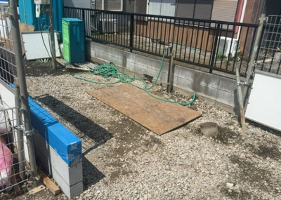 【前面道路含む現地写真】 | 東林間新築戸建 | 道幅が広い場所は日当たりや風通が良好です。幅が広いのですれ違いも可能ですし大きな車でも駐車可能！一方で、大型車が通ることも多くなるため交通量の増加により騒音に繋がります。また土地の値段が高くなります。