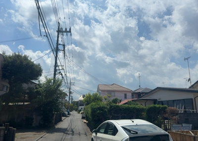 【展望】 | 東林間新築戸建 | 土地の地勢が高台の場合、景色を綺麗にみることができ、景色にこだわってお家探ししている方におすすめです！また平坦地よりも風通しがいいというメリットがあります。デメリットもあるので是非現地でご確認下さい。