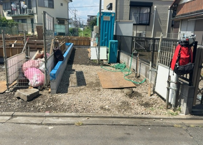【駐車場】 | 東林間新築戸建 | 駐車場と明記されていても、最小スペースでつくられた駐車場だと大型車は駐車できなかったり、出入りしにくくなったりする可能性があります。お車のサイズと購入したい物件の駐車場のサイズを現地で確認しましょう。