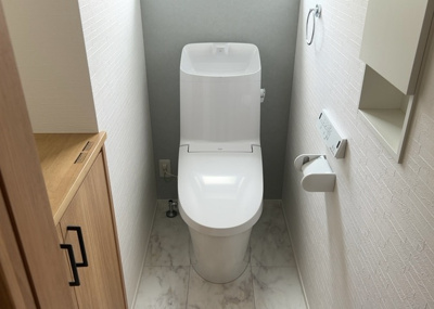 【トイレ】 | めじろ台新築戸建 | トイレは大きさや形、機能、抗菌性などが異なる多種多彩なタイプが各メーカーから出ています。それぞれに良さがあるため、事前にどういったタイプのトイレがいいのかをご家庭内で決めて、内見に行くといいでしょう。