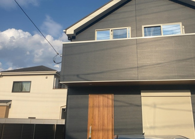 【外観】 | 横川町新築戸建 | ついに完成致しました！現地をご見学に行く際は、道路の幅や周辺の交通量、施設などをご確認頂くことをおすすめします！物件の流れが早いため、内見をしたい方はお早めに当社営業までお問い合わせ頂きご予約下さい！