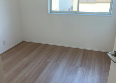 【子供部屋】 | 横川町新築戸建 | 子供が何人でも年齢によっては、受験時にしっかり壁のある個室があった方が良い場合もあります。難しい問題ですが、兄弟の人数や、性別や年齢差によって状況が異なりますので、数年後のこともしっかり考えましょう。