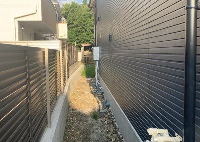 【発電・温水設備】 | 横川町新築戸建 | 省エネ給湯器とは従来型の給湯器より熱効率が高く、少ない燃料でたくさんのお湯を沸かすことが出来る高効率な給湯器のことを指します。また、省エネ給湯器には種類があり、利便性や効果なども様々です。