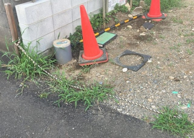【設備】 | 横川町新築戸建 | 敷地内には、散水栓や立水栓があります。水道水を直接利用できるため、水を運ぶ手間を省くことが出来ます。大量の水を必要とする洗車作業や清掃などに役立ちます。その他設備とあわせて、現地でご確認ください。