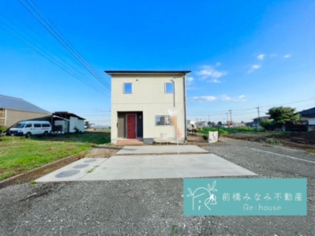 【中古】前橋市上佐鳥町　４LDK＋Sの外観|駐車場は4台以上の駐車もできる余裕のあるスペースがあります。