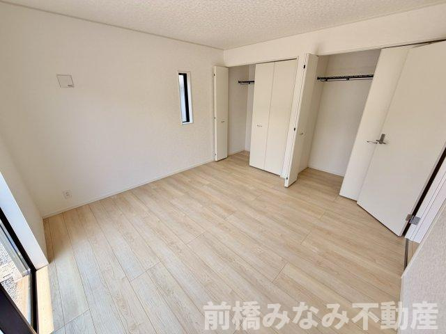 【新築平屋】高崎市吉井町下長根第３　４号棟(全４棟)　クレイドルガーデン　新築建売分譲の洋室|明るい洋室です