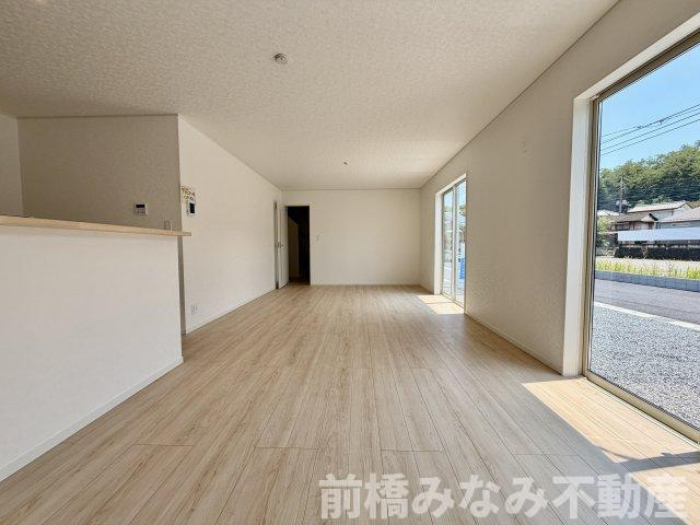 【新築】高崎市吉井町下長根第３　３号棟(全４棟)　クレイドルガーデン　新築建売分譲の居間・リビング|おしゃれなリビングです