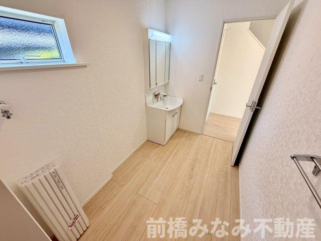 【新築】高崎市吉井町下長根第３　３号棟(全４棟)　クレイドルガーデン　新築建売分譲の独立洗面台|独立洗面台、朝の身支度には欠かせません