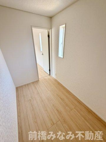 【新築】高崎市吉井町下長根第３　３号棟(全４棟)　クレイドルガーデン　新築建売分譲の洋室|広々とした洋室です