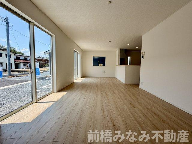 【新築】高崎市吉井町下長根第３　３号棟(全４棟)　クレイドルガーデン　新築建売分譲の居間・リビング|ゆったりとしたリビングです
