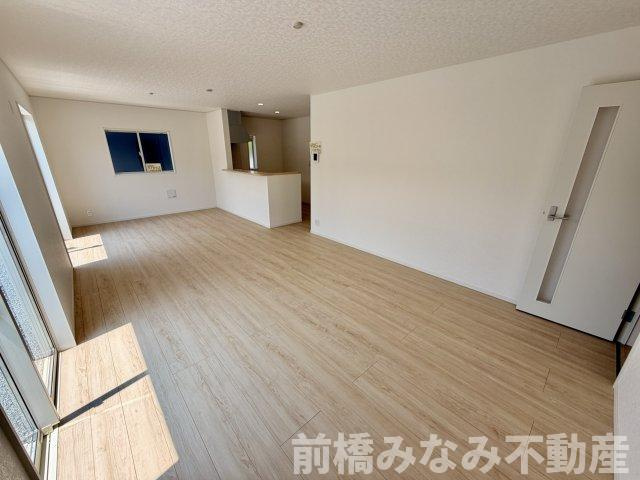 【新築】高崎市吉井町下長根第３　３号棟(全４棟)　クレイドルガーデン　新築建売分譲の居間・リビング|おしゃれな居間です
