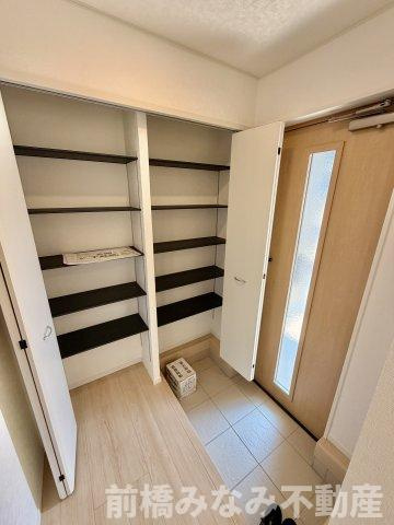 【新築】高崎市吉井町下長根第３　２号棟(全４棟)　クレイドルガーデン　新築建売分譲の玄関|シンプルで使いやすい玄関です