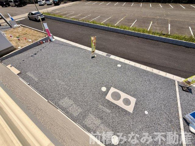 【新築】高崎市吉井町下長根第３　２号棟(全４棟)　クレイドルガーデン　新築建売分譲の駐車場|駐車場があるので、車を買う予定の方も安心です