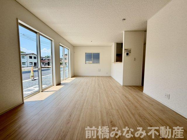 【新築】高崎市吉井町下長根第３　２号棟(全４棟)　クレイドルガーデン　新築建売分譲の居間・リビング|リビングです