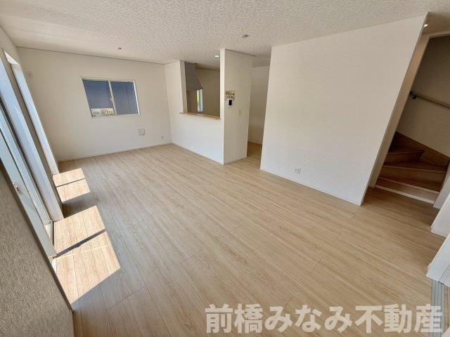【新築】高崎市吉井町下長根第３　２号棟(全４棟)　クレイドルガーデン　新築建売分譲の居間・リビング|ゆったりとした居間です