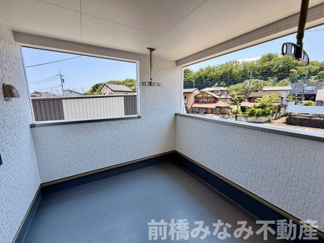 【新築】高崎市吉井町下長根第３　１号棟(全４棟)　クレイドルガーデン　新築建売分譲のバルコニー|暖かな日差しのふりそそぐバルコニー