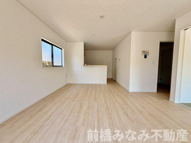 【新築】高崎市吉井町下長根第３　１号棟(全４棟)　クレイドルガーデン　新築建売分譲の居間・リビング|ゆったり過ごせる居間です