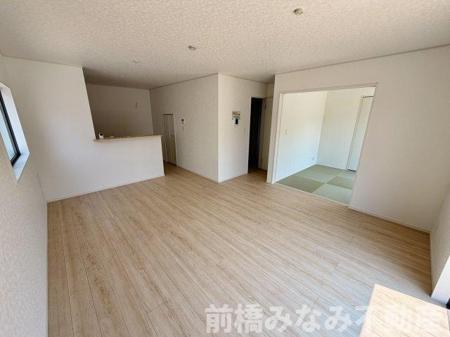 【新築】高崎市吉井町下長根第３　１号棟(全４棟)　クレイドルガーデン　新築建売分譲の居間・リビング|使いやすい居間です
