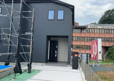 【外観】 | 小山ヶ丘新築戸建 | ついに完成致しました！現地をご見学に行く際は、道路の幅や周辺の交通量、施設などをご確認頂くことをおすすめします！物件の流れが早いため、内見をしたい方はお早めに当社営業までお問い合わせ頂きご予約下さい！