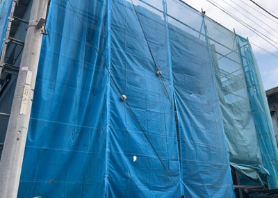【構造・工法・仕様】 | 下九沢新築戸建 | 木造住宅とは土台、壁、柱など建築物の強度を支える構造体の材に木が使用されている構造を指します。構造体は建物の自重を支えるだけではなく風圧や水圧、積裁荷重などあらゆる衝撃に耐えるための基礎です。