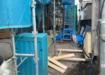 【駐車場】 | 下九沢新築戸建 | 駐車場と明記されていても、最小スペースでつくられた駐車場だと大型車は駐車できなかったり、出入りしにくくなったりする可能性があります。お車のサイズと購入したい物件の駐車場のサイズを現地で確認しましょう。