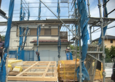 【玄関】 | 廿里町新築戸建 | 玄関ポーチにおいて最も重視すべきと言っても良いのが広さです。適切な広さの玄関ポーチでないと外見的なバランスは崩れてしまいますし、何より使いにくくなってしまいますので、現地で実際に下見をしてみましょう！