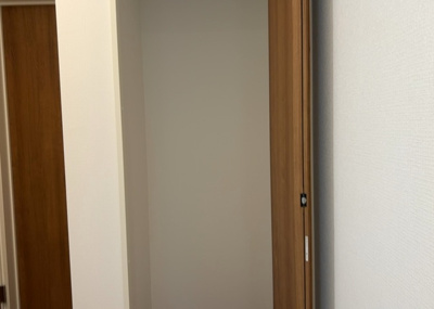 【収納】 | 西成瀬新築戸建 | デザイン性を重視しすぎて収納が少なかった！なんてことにならないため、事前に現地で収納の数を確認しておくことをお勧めします。クローゼット以外にも床下収納や屋根裏収納、パントリーなどもチェックしましょう。