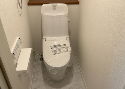 【トイレ】 | 西成瀬新築戸建 | トイレは大きさや形、機能、抗菌性などが異なる多種多彩なタイプが各メーカーから出ています。それぞれに良さがあるため、事前にどういったタイプのトイレがいいのかをご家庭内で決めて、内見に行くといいでしょう。