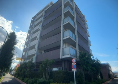 【構造・工法・仕様】 | グローベルガーデン豊田ディーセントスクエア | ＲＣ造、Reinforced Concreteは直訳すると補強されたコンクリートです。主に柱や梁・床・壁が鉄筋とコンクリートで構成おり、鉄筋を組んだ型枠にコンクリートを流し込んで固めたものを指します。