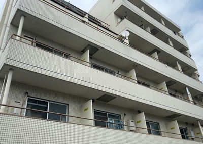 【構造・工法・仕様】 | パレ・ドール八王子 | ＲＣ造、Reinforced Concreteは直訳すると補強されたコンクリートです。主に柱や梁・床・壁が鉄筋とコンクリートで構成おり、鉄筋を組んだ型枠にコンクリートを流し込んで固めたものを指します。