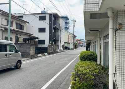 【展望】 | パレ・ドール八王子 | 眺望を気にして物件を探す場合、前面に建物が建っていないか現地で確認しましょう！前面に建物があると景色はもちろん、日当たりや風通しにも影響が出てきます。住んだ時のことを想像しながら現地見学をしましょう。
