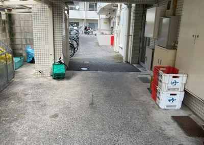 【駐車場】 | パレ・ドール八王子 | 駐車場と明記されていても、最小スペースでつくられた駐車場だと大型車は駐車できなかったり、出入りしにくくなったりする可能性があります。お車のサイズと購入したい物件の駐車場のサイズを現地で確認しましょう。