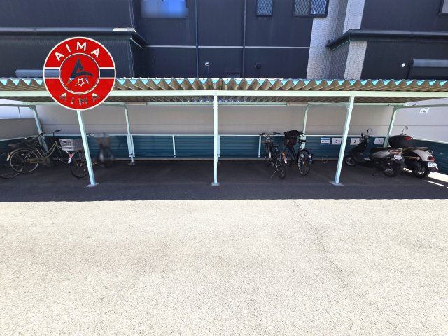 グランドムール飯倉の駐輪場|屋根付きの駐輪場なので雨の日でも安心です。