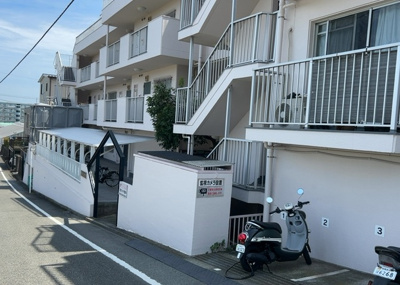 【外観】 | リバティヒルズ橋本 | マンションの外観は非常に重要なポイントです！外観の善し悪しは資産価値に大きな影響を与えます。外観のいいマンションを購入することで、高値で売却がしやすく、買い手が見つかりやすいというメリットがあります。