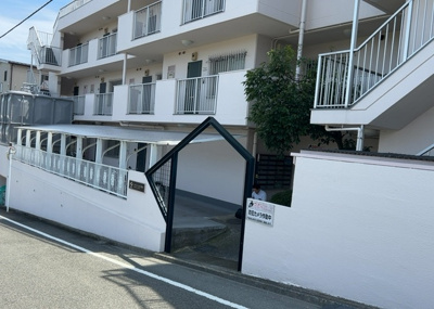 【現況写真】 | リバティヒルズ橋本 | 眺望の良さを楽しめるダイニングキッチンで家族団らんの時間を過ごしてはいかがでしょうか。バルコニーから見える景色を家族で眺める時間は、時間が経つのを忘れてしまいそうですね。是非、現地を見に行きましょう！