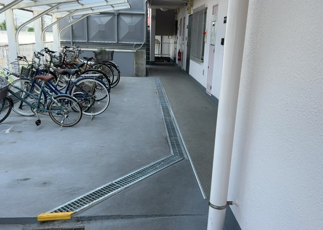 【内装】 | リバティヒルズ橋本 | 共用部分は、一棟の建物に住む区分所有者全員が共同で所有するとし、共用部分の管理、補修などは、区分所有者で形成される管理組合が行います。個人の判断で勝手に変更することはできませんので覚えておきましょう。